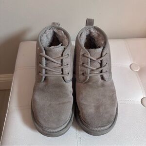 UGG Neumel boot - size women’s US 6